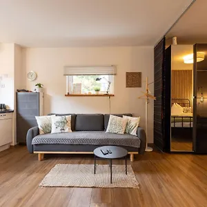 Apartment Ideal Fuer Kurze Aufenthalte - Gemuetliches 1-zimmer-apartment, Adelsdorf