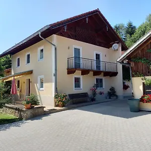 Ferienhaus Haus Ella - Auf Dem Land Vor Den Toren Salzburgs, Petting